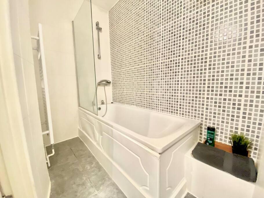 Apartamento Charming Gem II 2Bd 2Ba Retreat Londres Exterior foto